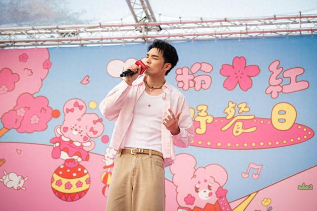 现场重来」杨奇煜嗨脱外套全场暴动k8凯发网站黄伟晋唱到忘词「直接(图2)