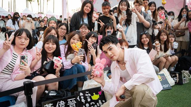 现场重来」杨奇煜嗨脱外套全场暴动k8凯发网站黄伟晋唱到忘词「