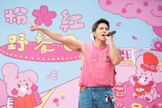 现场重来」杨奇煜嗨脱外套全场暴动k8凯发网站黄伟晋唱到忘词「直接(图4)