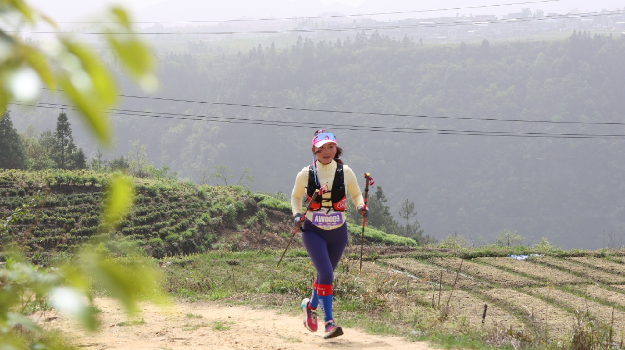 跑！贵州独山紫林山越野赛举行凯发k8国际逐梦山野 热爱奔(图2)